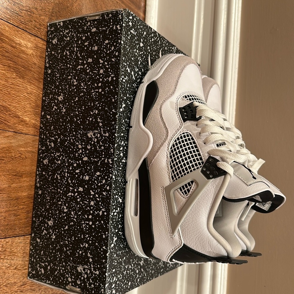 Military black Air jordan 4 size 7 men’s 8.5 women new with box